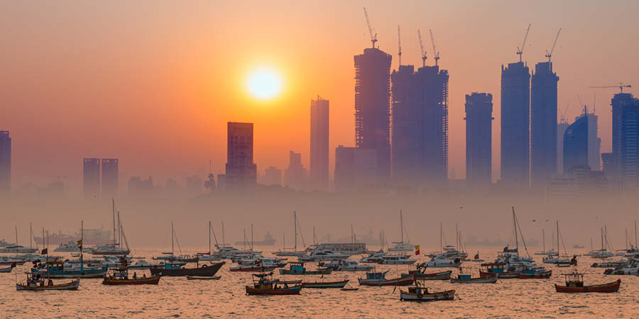 Wandering the colourful streets of Mumbai at dawn